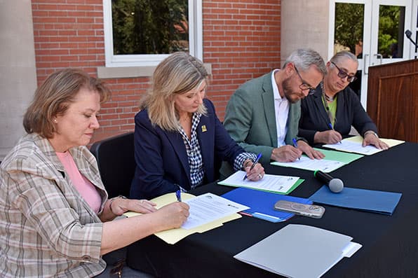 Lynette Bates, Rhonda Epper, David Tandberg, Margaret Doell